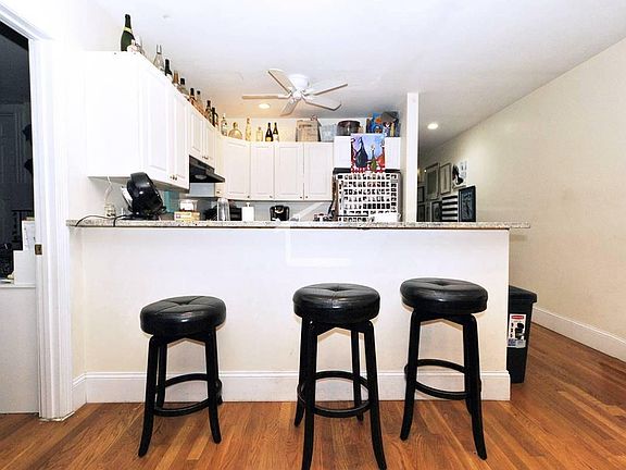 3rd image of 78 Egmont St #_02