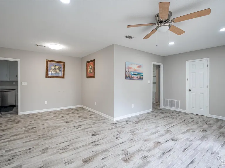 8100 Six Pence Dr — Photo 22