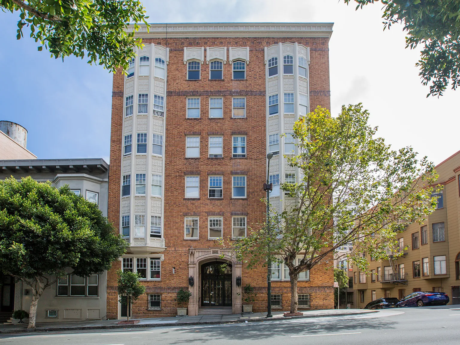 737 Pine — Photo 1