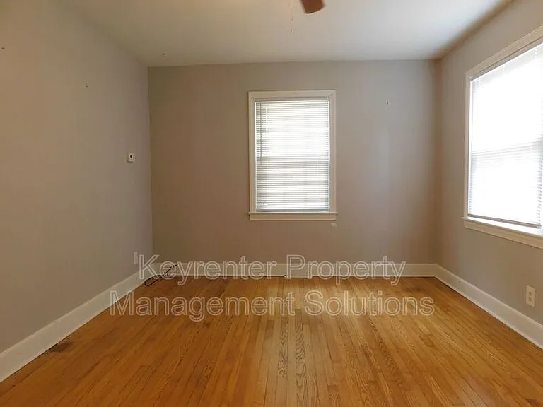 325 James Ave — Photo 6