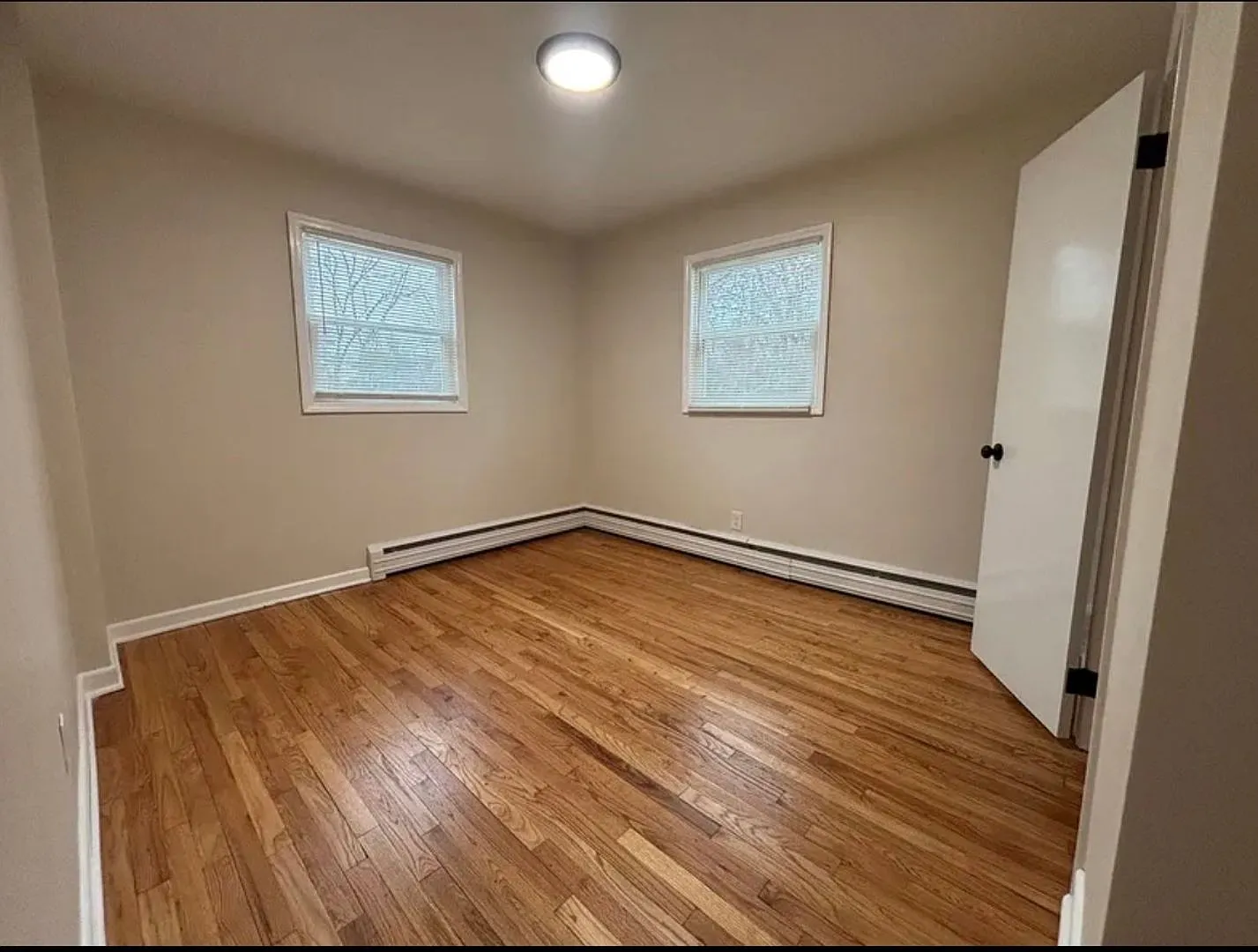 9-13 Anthony Lane — Photo 4