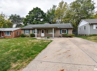 203 1/2 Mary St, Washington, IL 61571