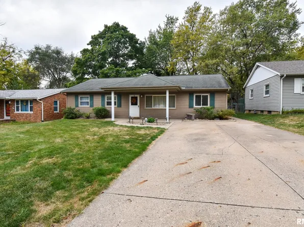 203 1/2 Mary St, Washington, IL 61571