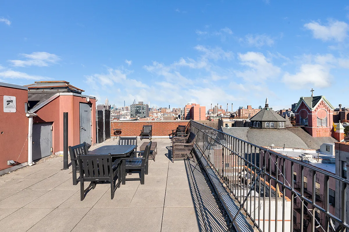 Building Photo - 114 Ridge St #4D