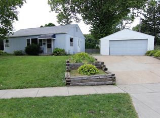 1504 Robeson Ave, Bettendorf, IA 52722
