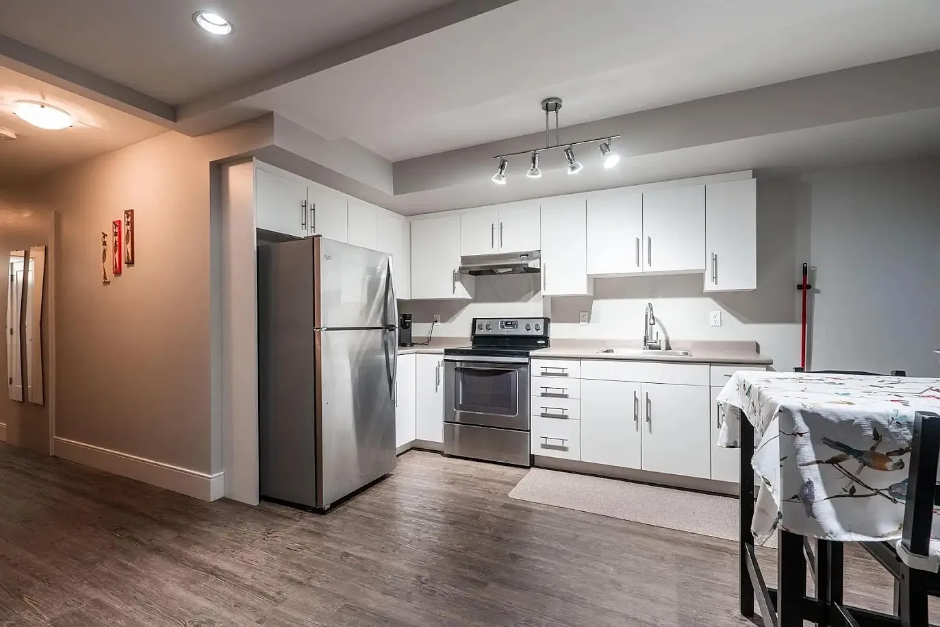 2 bed, 1000 sqft, $2,850 — Photo 3