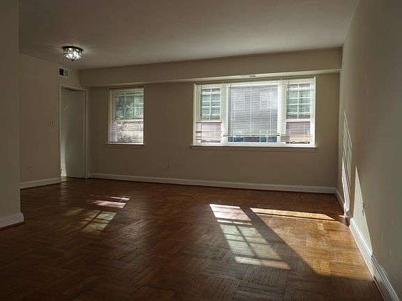 3rd image of 1322 Fort Myer Dr APT 935