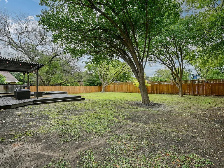 1807 Krizan Ave — Photo 33