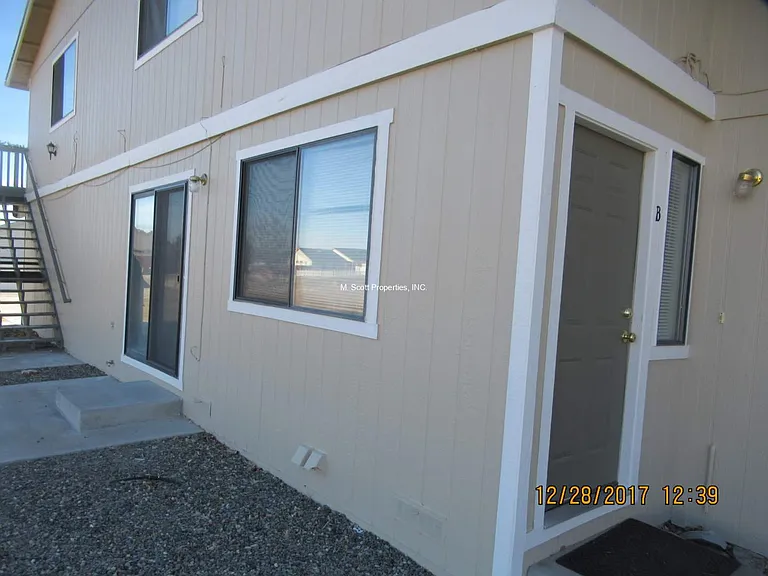 340 Sweetwater Cir #B — Photo 2