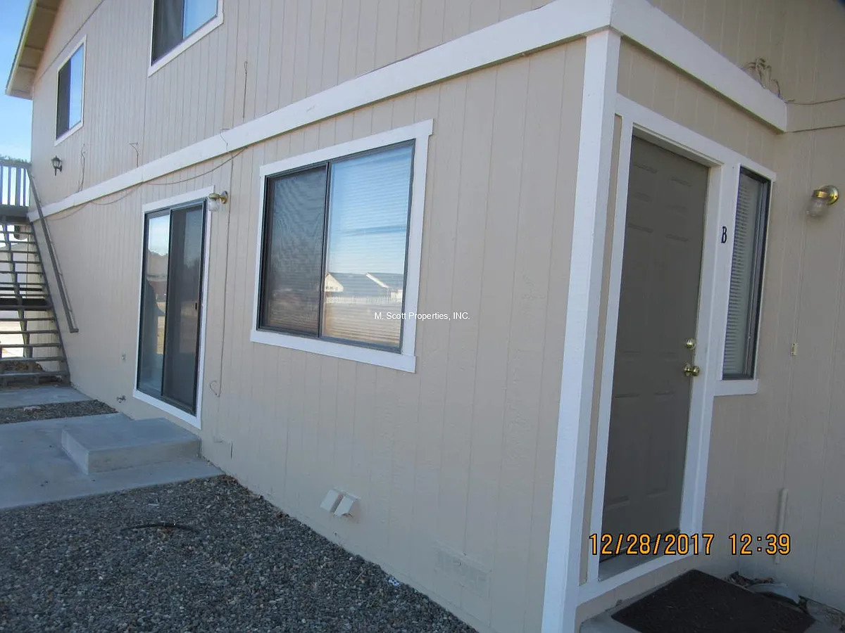 Building Photo - 340 Sweetwater Cir #B