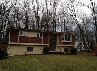 35 Camp Hill Rd, Pomona, NY 10970