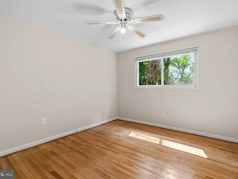 9212 Chanute Dr — Photo 14
