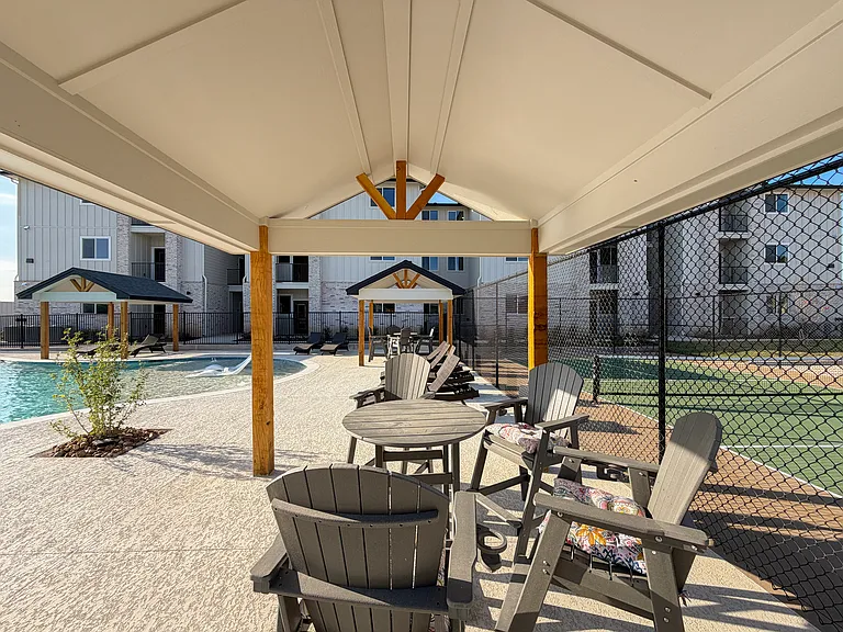 Beyond The Bend Apartments — Photo 25
