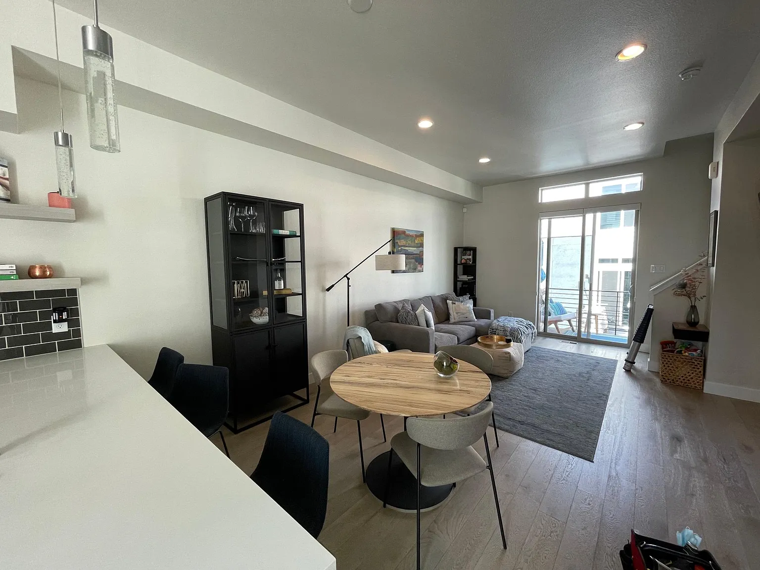 3060 N Wilson Ct — Photo 3