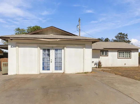10208 Haven Ln, Hanford, CA 93230