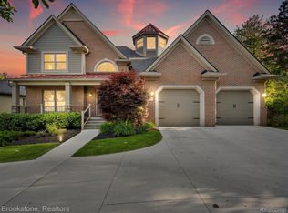 425 S Lake Dr, Novi, MI 48377