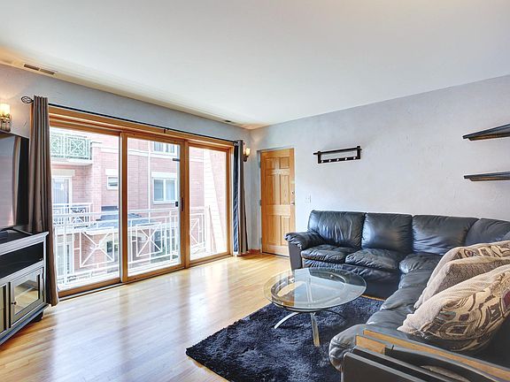 4th image of 5963 N Northwest Hwy APT 201