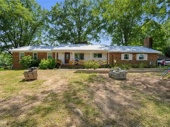 2661 State Highway 24 #27, Mount Gilead, NC 27306