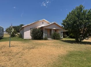 607 E Lee St, Rotan, TX 79546