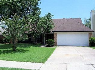 2214 Country Oaks Dr, Garland, TX 75040