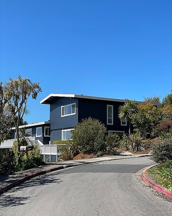 1st image of 394 Hilary Dr