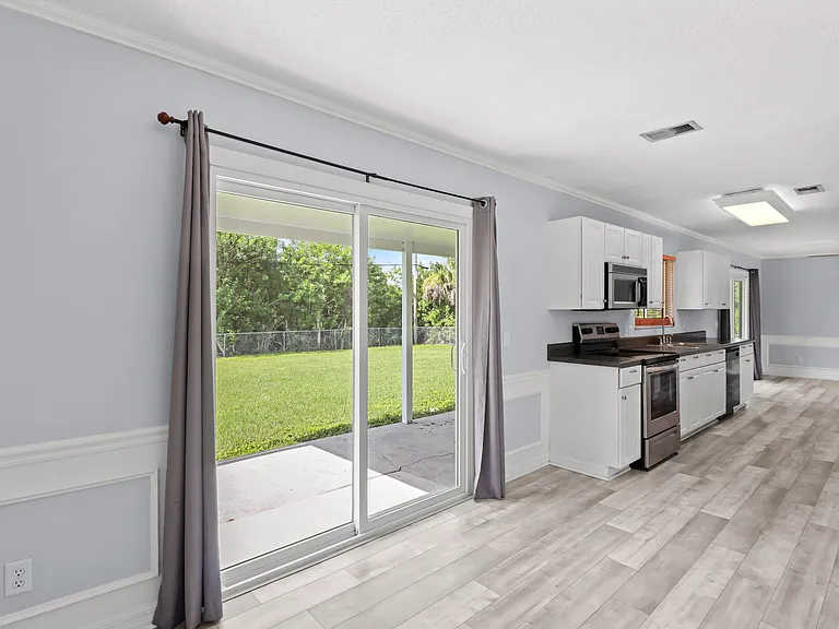 610 NW Billiar Ave — Photo 13