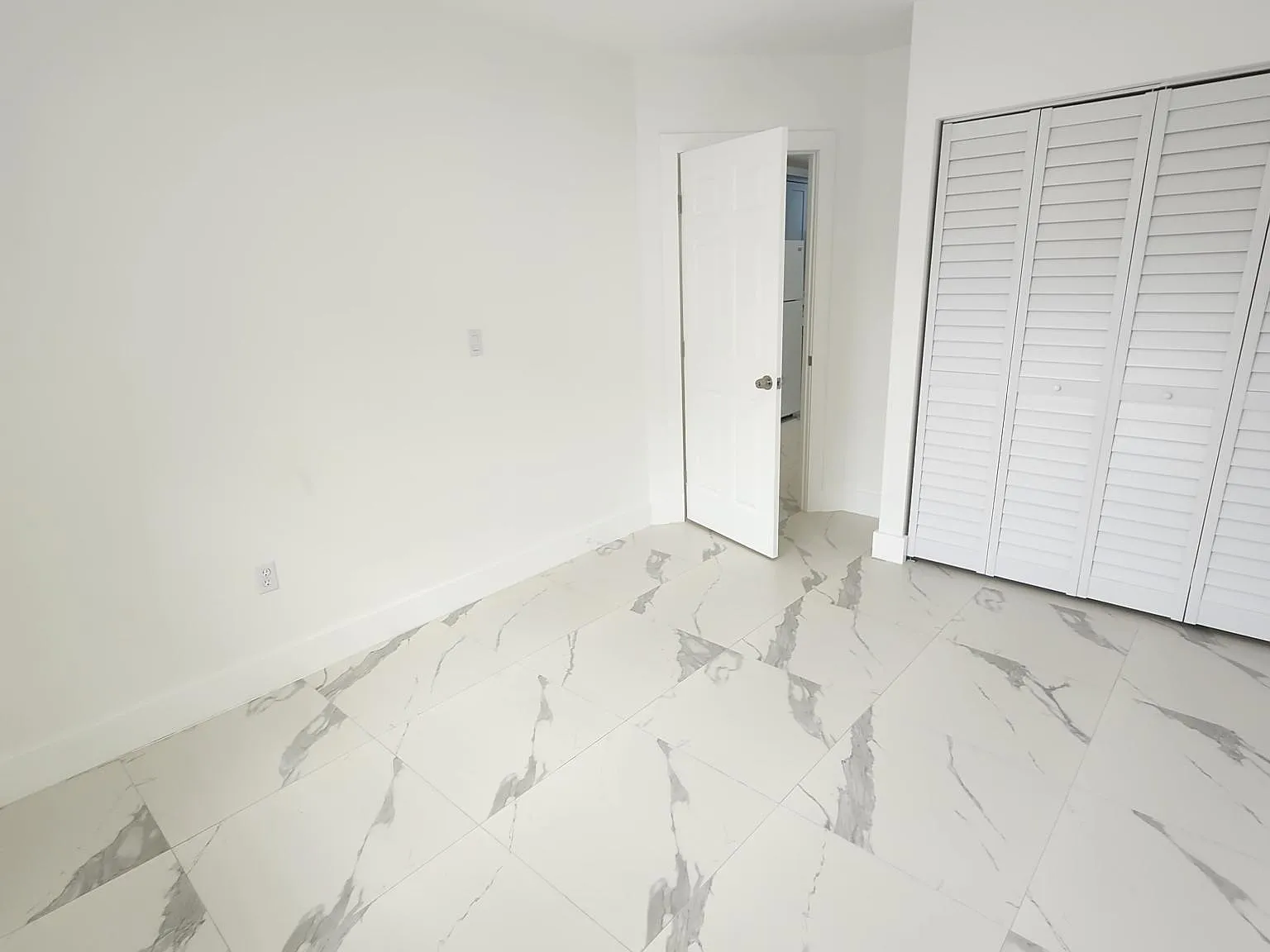 2466 Lincoln St — Photo 4