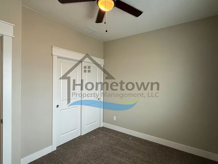 215 S Hills St — Photo 23