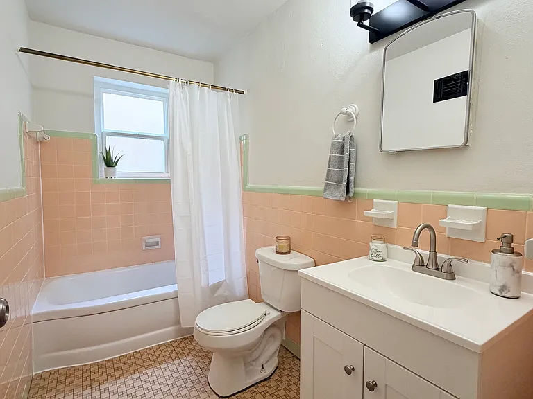 7176 Jamieson Ave #1W — Photo 12