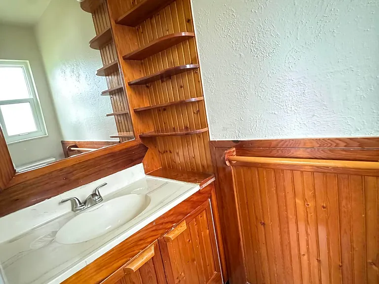 2506 Stratford Dr — Photo 10