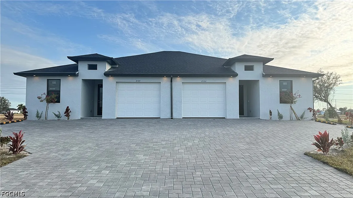 3 bed, 2.0 bath, 1300 sqft, $1,900 — Photo 1