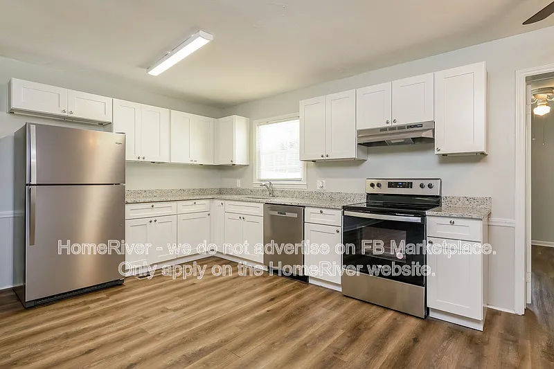 5 bed, 2.5 bath, 1982 sqft, $2,100 — Photo 4