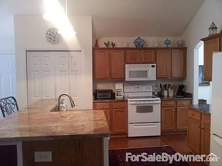 Kitchen
						:
						Granite Countertops,
Hardwood Floors,
Pantry,
High Ceilings Throughout