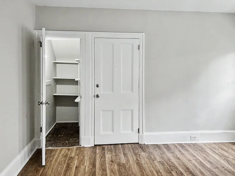 130 E Chestnut St — Photo 13
