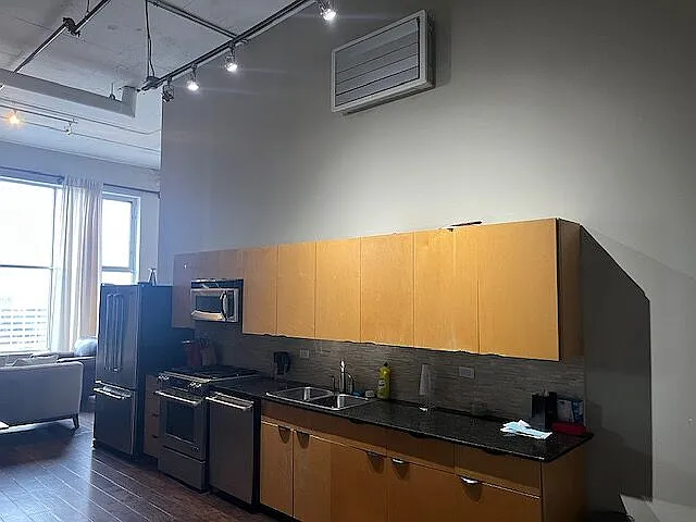 Photo 2 of 13 - 10179 105th St NW #1003 - Edmonton, AB Building Photo - 10179 105th St NW #1003