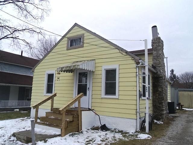 1st image of 449 E Mark St