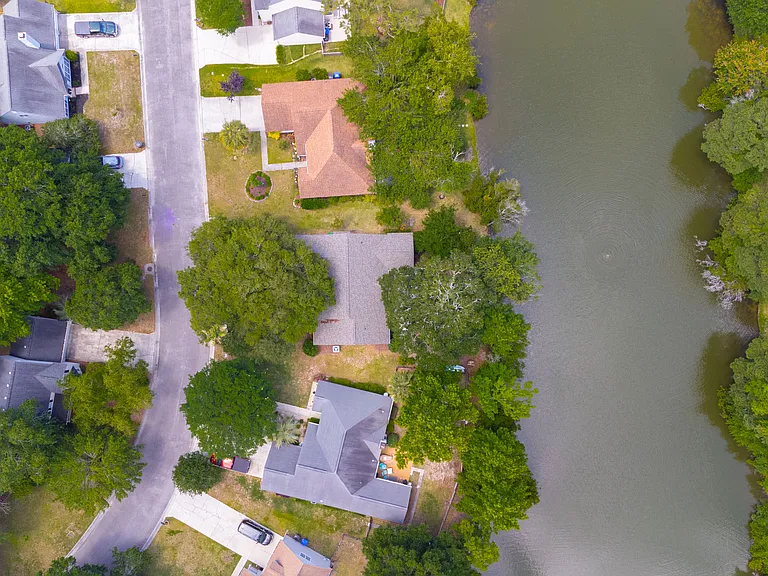 1264 Center Lake Dr — Photo 34