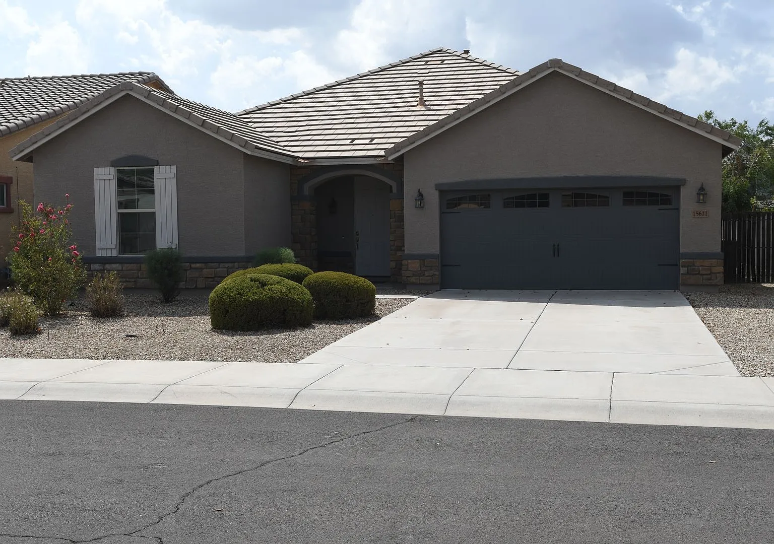 Ideal 3 Br 2 Ba 2 Cg Home Near Loop 303 and Indian School in Goodyear — Photo 1