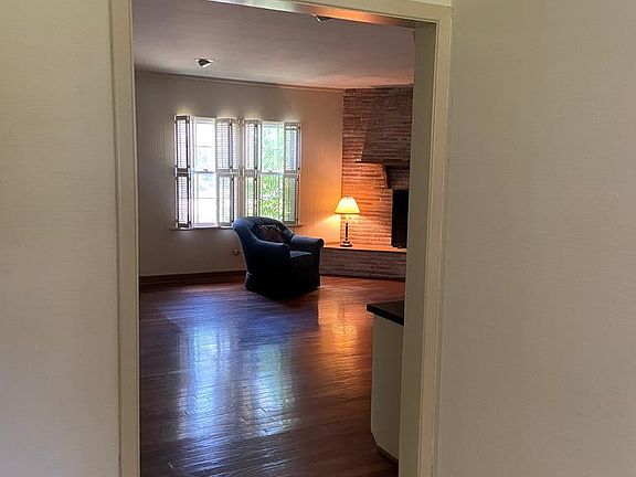 5th image of 2042 N Plantation Dr