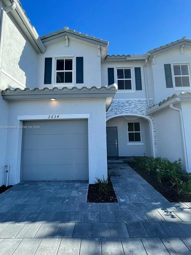 Keys Gate Residential — Photo 1