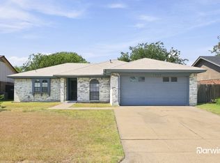 1800 Willow Vale Dr, Fort Worth, TX 76134