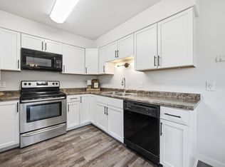 2328 Country Club Pkwy, Moorhead, MN 56560