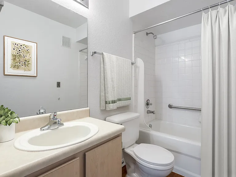 Nantucket Bay Apartments — Photo 37