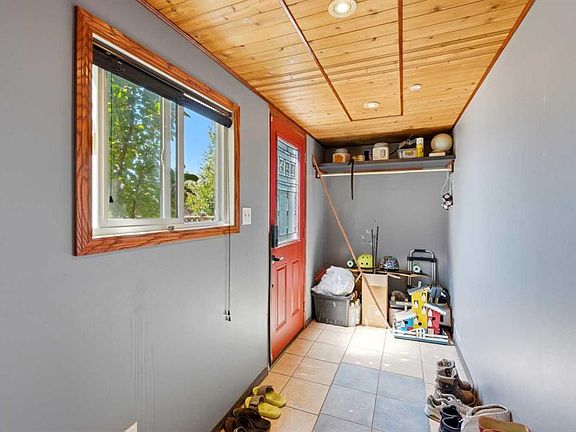4th image of 129 SW Big Hill Pl SE