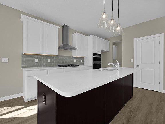 5th image of 612 Kelburn Ln