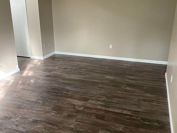 3rd image of 902 E Sturgis St #9