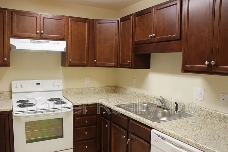 2 bed, 1.0 bath, 920 sqft, $1,200 — Photo 4