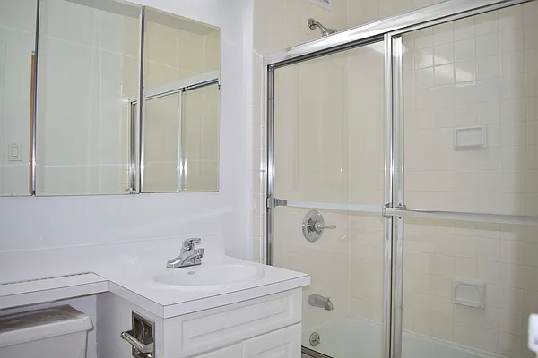 Rented by Manhattan Connection | media 19