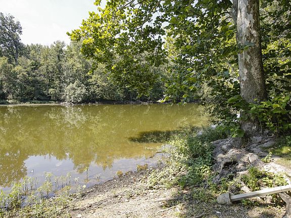 55980 driftwood dr-105