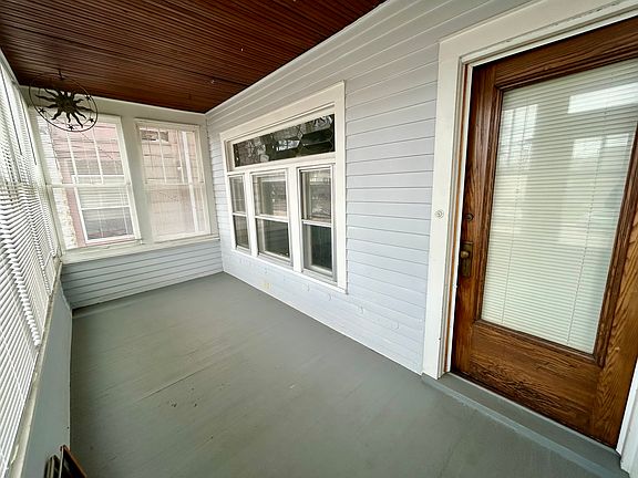 2nd image of 1221-1223 W 8th St #1221